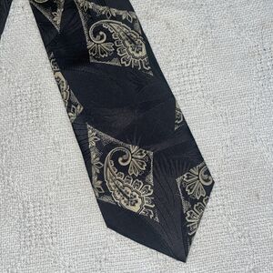 Ermenegildo Zegna Men’s Dress Tie Size 56” 3.5” Black Paisley Silk Business City